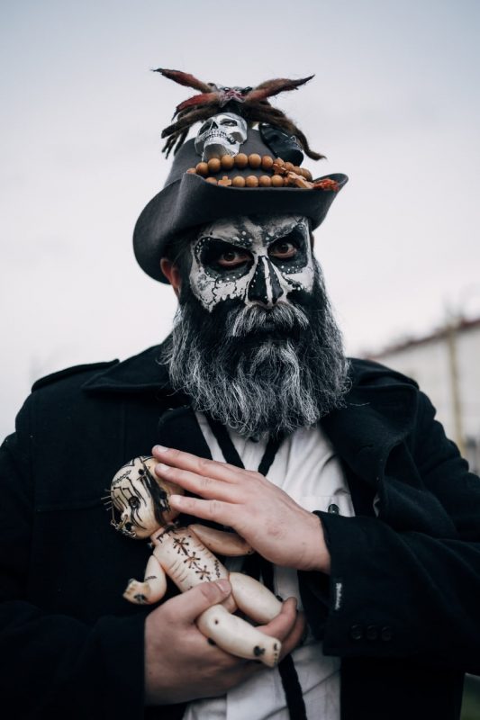 “Борода – не показатель”. Бородатые из Гродно репетировали Хэллоуин, чтобы помочь детям
