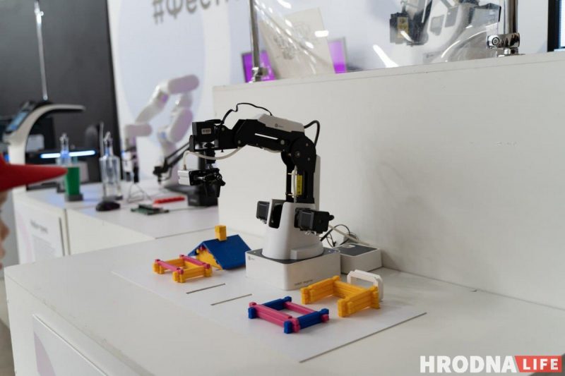 Семь роботов, которые облегчат жизнь. Выставка о том, что могут роботы, открылась в Гродно
