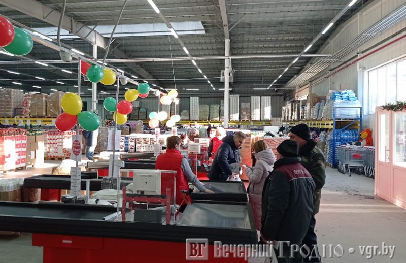 В Гродно открыли самый большой в городе магазин сети “Светофор”