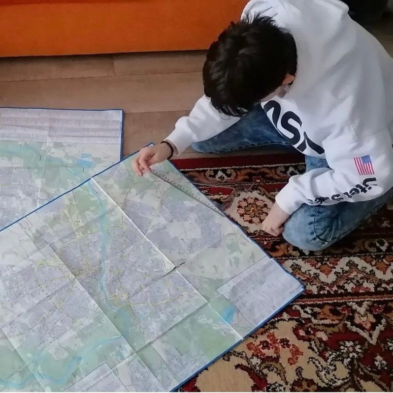 Не заблудиться и узнать город. Гродненец учит детей ориентироваться в городском пространстве и читать карты