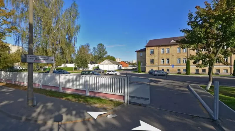 Милиция Гродно потратит 44 000 рублей на новый забор с колючей проволокой