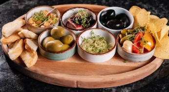 Восемь заведений открылись, шесть — закрылись. Как изменилось количество кафе и баров в Гродно за полгода