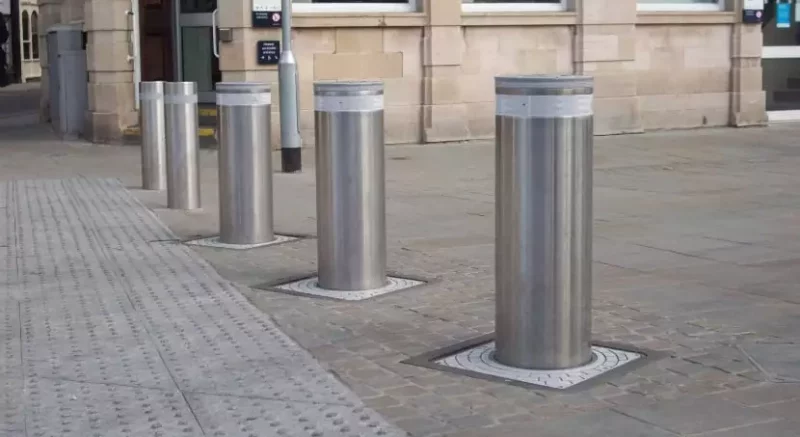 Вместо гранитных столбиков появятся болларды: как ограничат движение на Советской улице в Гродно