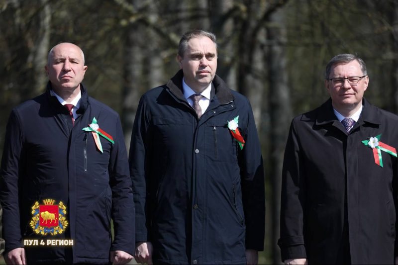 Генпрокурор и начальник КГБ открыли в Новом замке в Гродно выставку про геноцид