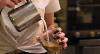 Восточный кофе по-новому и выпечка круассанов на месте. В Гродно открылось кафе «Дели», и оно не про Индию