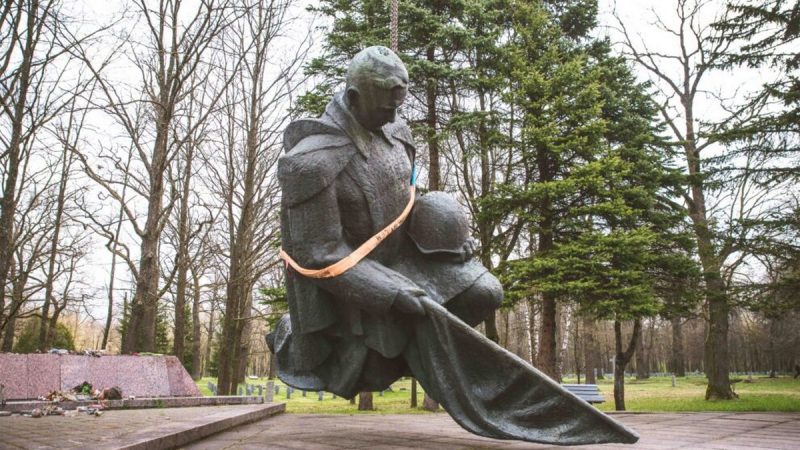 Снесённые в Литве памятники советским солдатам отправят в парк под Друскининкаем