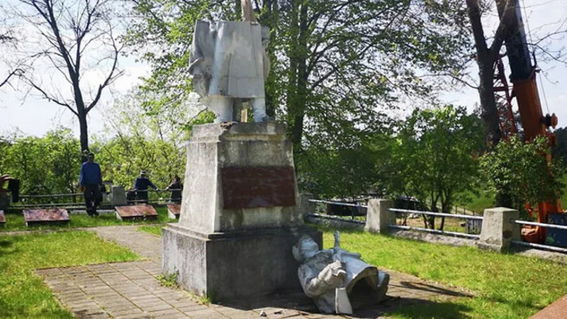 Снесённые в Литве памятники советским солдатам отправят в парк под Друскининкаем