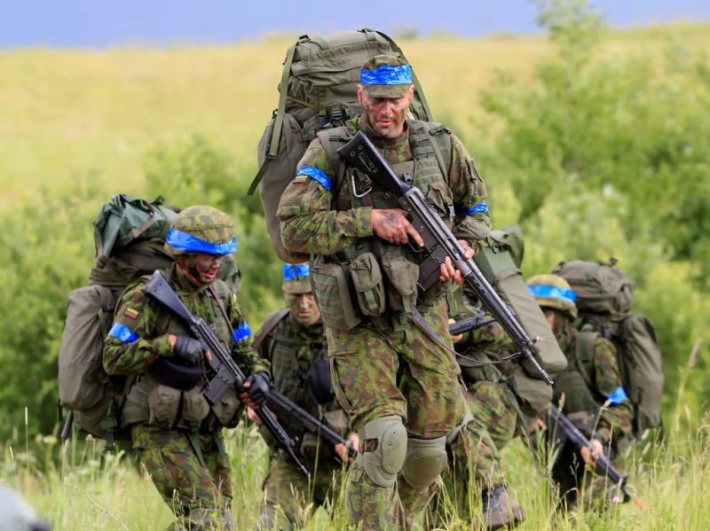 Салдаты літоўскай арміі бяруць удзел у вучэннях па абароне Сувалкскага калідора ў 2017 годзе