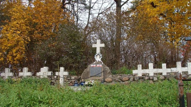 Могилы солдат Армии Крайовой в Микулишках до уничтожения. Источник: Facebook
