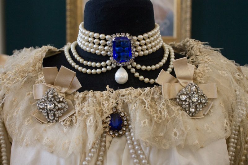 От корсета до мини-юбки. Как ХХ век, война, наука и даже космос меняли одежду женщин