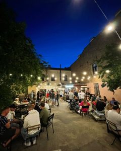 В Старый замок нет билетов, в гостиницах нет мест, экскурсоводов не хватает: Гродно заполонили туристы В Старый замок нет билетов, в гостиницах нет мест, экскурсоводов не хватает: Гродно заполонили туристы