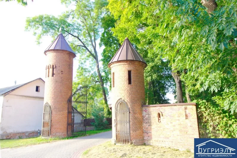 В Скиделе продают дом-замок при костеле XIX в. за $ 95 тысяч