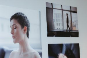 «Про рак. Истории белорусок». Фотовыставку о женщинах, которые проживают рак груди, открыли в Вильнюсе