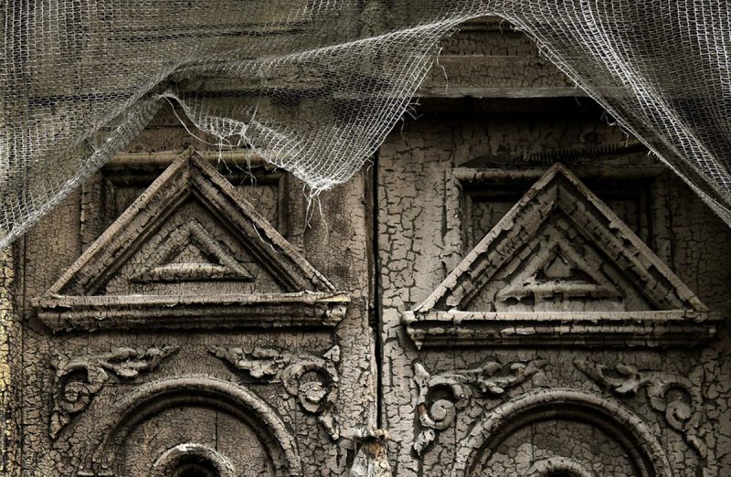 двери дома по Академической, 15