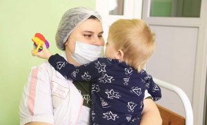 В Гродно возобновили проект "Няня вместо мамы". Чем он занимается и как ему помочь