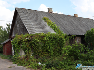 Частный дом с видом на многоэтажки. На Вишневце выставили на продажу три участка земли Словацкого, 16