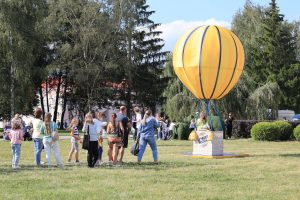 ЗАГС на траве и фото с "жигулями". Как прошел фестиваль Lidbeer в Лиде фотозона на Lidbeer 2023