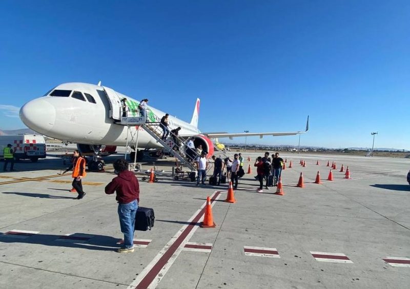 Аэропорт в Мехико, самолет в Тихуану