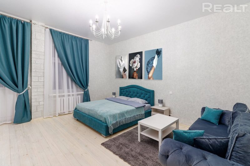 Кровать в квартире на Городничанской