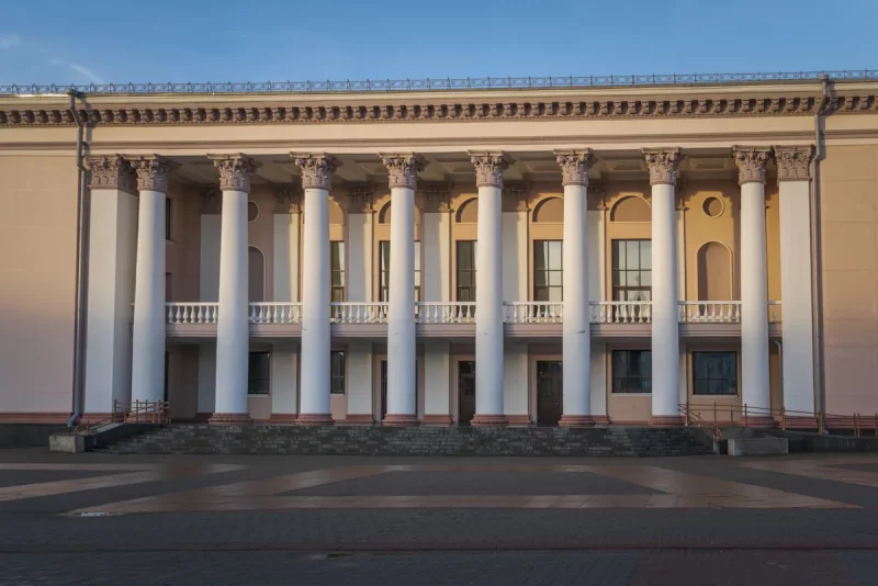 В Гродно приступят к реконструкции Дворца культуры текстильщиков Дворец Текстильщиков на Советской площади. Фото: iStock