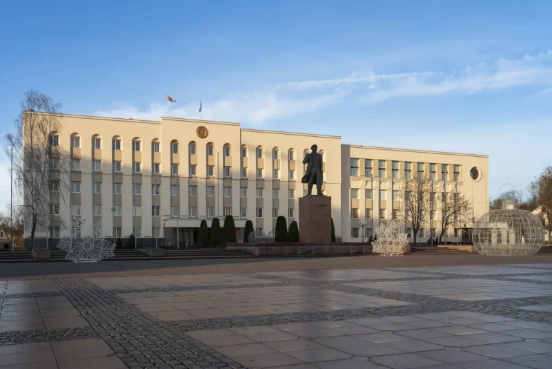 В Гродно исполком хочет лучше информировать граждан. Но под условия закупки подходит только госпресса (обновлено) Площадь Ленина. Фото: iStock