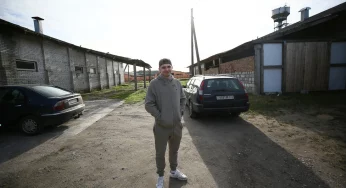 «Первую прибыль потратил на станок». Гродненец в школе вытачивал биты, а к 27 годам открыл свое производство мебели
