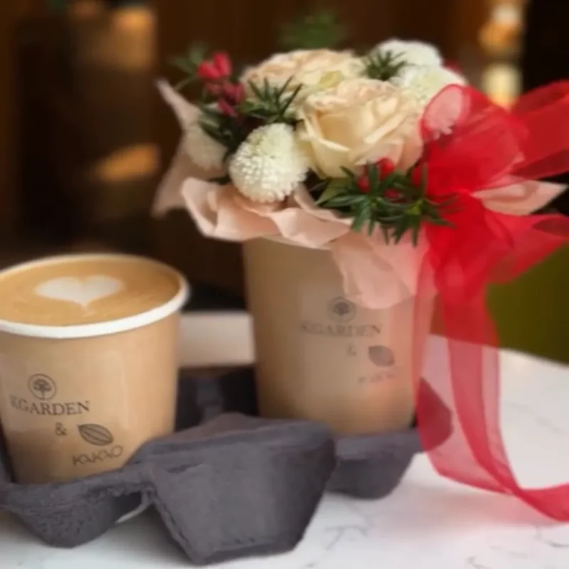 В одной из гродненских кофеен к напиткам начали подавать живые цветы Сет из напитка с цветами.