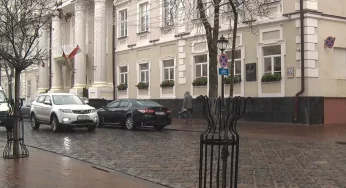Зима не придет неожиданно? САХ начал обрабатывать дороги Гродно превентивно