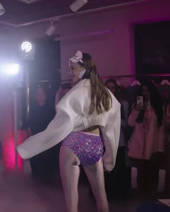 В центре Гродно открылся шоурум в стилистике гранд-отеля Шорты с пайетками из шоурума Krikate House. Фото: Instagram бренда