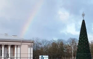 В Гродно заметили зимнюю радугу - это редкое явление в это время года Зимняя радуга в Гродно. Фото: Наталья Храброва, Facebook-группа "Гродно"