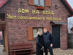 Гродненцы построили «Дом на воде» — около усадьбы плавают карпы и растут кувшинки Гродненцы построили «Дом на воде» — около усадьбы плавают карпы и растут кувшинки