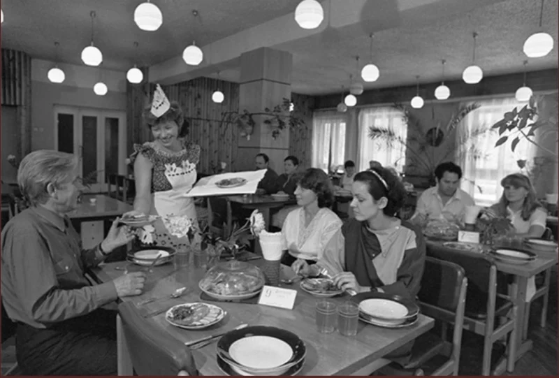 "Гатавалі смачна і не эканомілі на мясе". Гродзенцы настальгуюць па “Пяльменнай” у цэнтры