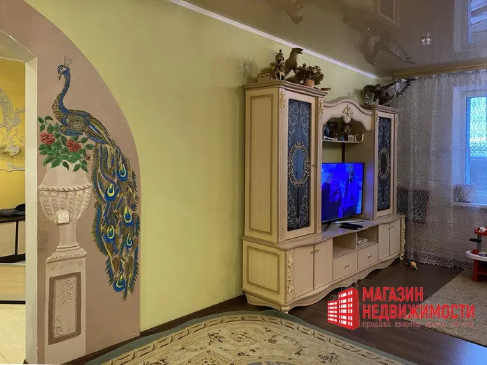 Нерухомасць тыдня: кватэра з паўлінамі прадаецца ў горадзе-спадарожніку