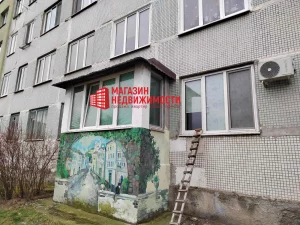 Недвижимость недели: на Фолюше продают квартиру с расписным балконом и окнами в парк Квартира на краю парка Фолюш в Гродно