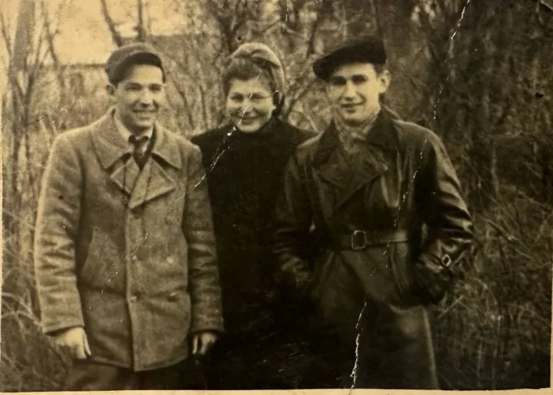 Камилия с друзьями в Гродно. 1946 г. Фото из архива Камилии