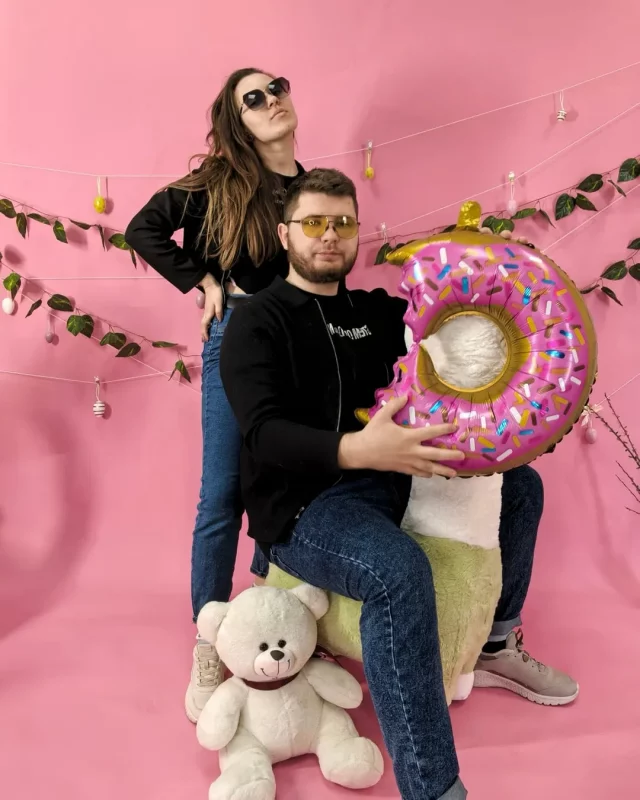 В центре Гродно открылась фотостудия — клиентов завлекают живыми цыплятами  