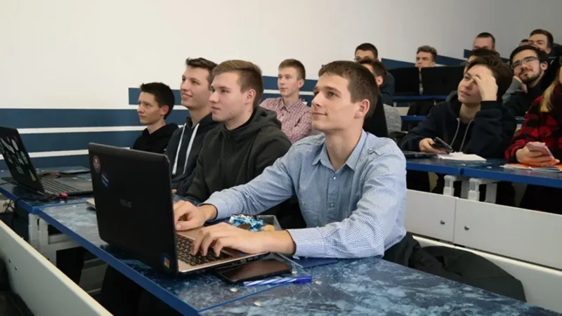 Высшее образование в Беларуси или Польше: в какой стране поступать? Студенты ГрГУ в Гродно