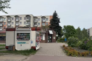 Ларек в Бяла-Подляске. В этом городе легко купить контрабандные белорусские сигареты