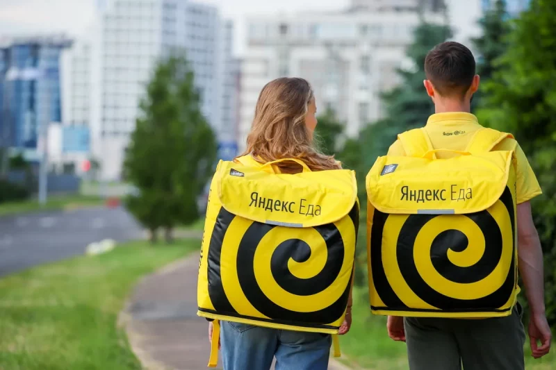 Яндекс Еда или Яндекс Доставка - где работать на подработке в Минске или Гродно