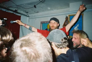 “Ситуация перезагрузки”. Белорусские музыканты в эмиграции уходят на местный рынок - почему это хороший знак для нации Егор Бобов на выступлениях. Фото героя