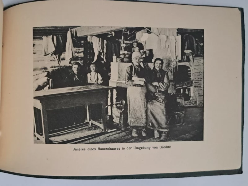 Гродненец купил альбом с фотографиями города, которым исполнилось сто лет