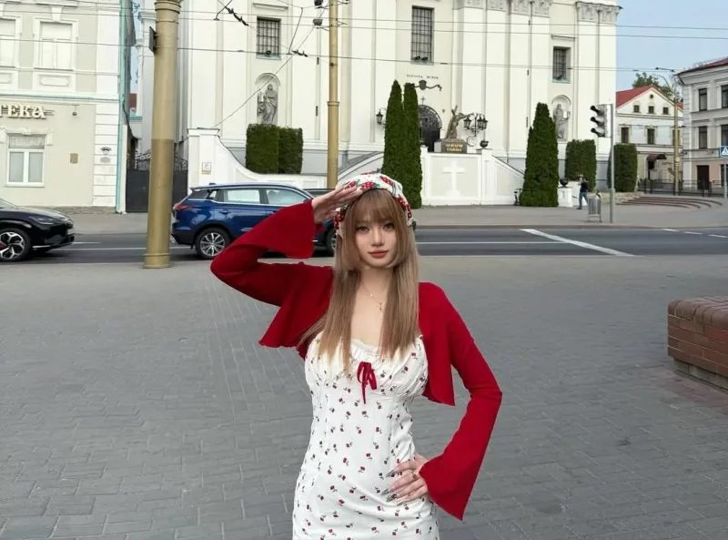 В Гродно приехала очень милая туристка из Китая — горожане жалеют, что не успели сделать с ней фото В Гродно приехала очень милая туристка из Китая — горожане жалеют, что не успели сделать с ней фото