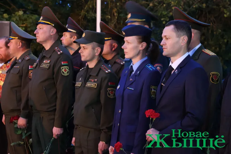 Митинг у Могилы неизвестного солдата в Новогрудке