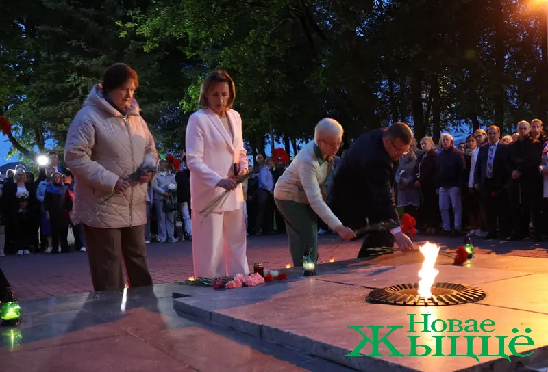 Митинг у Могилы неизвестного солдата в Новогрудке. Фото: "Новае жыццё"