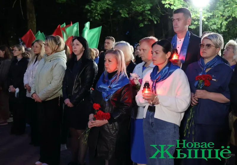 Митинг у Могилы неизвестного солдата в Новогрудке