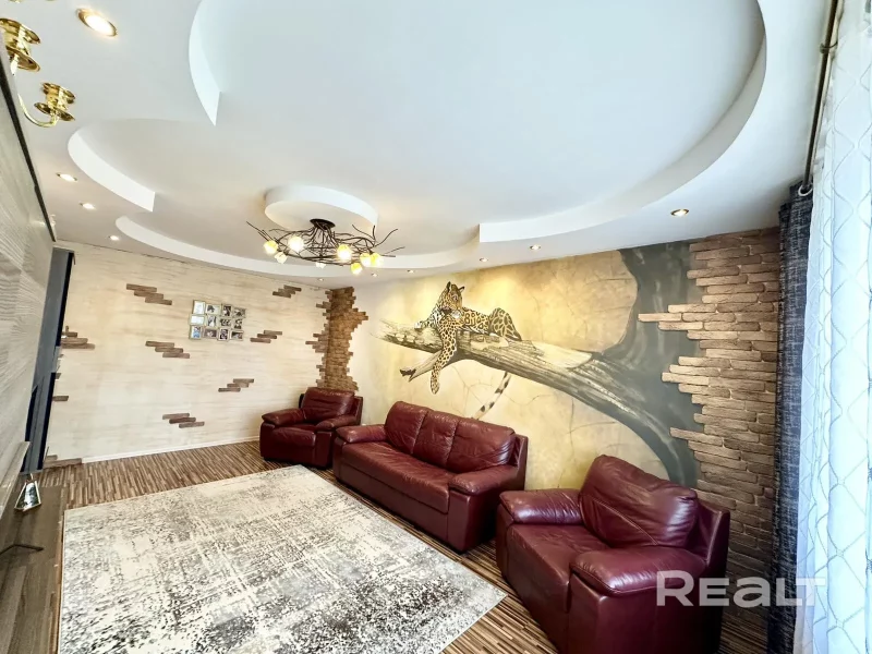 Недвижимость недели: в Гродно продают квартиру с тигром и леопардом