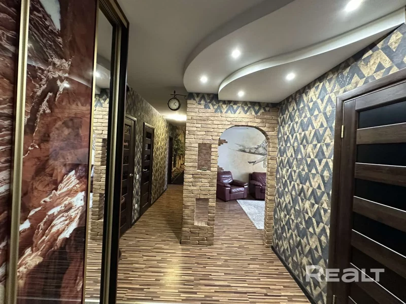 Недвижимость недели: в Гродно продают квартиру с тигром и леопардом