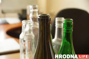 Из-за санкций «Гродненский стеклозавод» не смог рассчитаться с поставщиками. Государство помогло десятками миллионов бюджетных денег Гродненский стеклозавод попал под санкции - он выпускает стеклянные бутылки