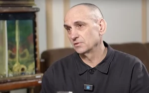 Назвал наступление советской армии в 1939 агрессией, защищал польское образование. За что журналисту Анджею Почобуту грозит 12 лет Ежи Живолевский во время интервью для пропагандистов белорусского телевидения. Скриншот с канала "Первый информационный"