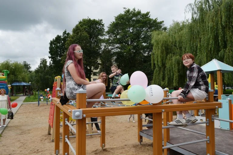 В Гродно открыли новую инклюзивную площадку. Гродненцы советуют, где еще нужны игровые зоны